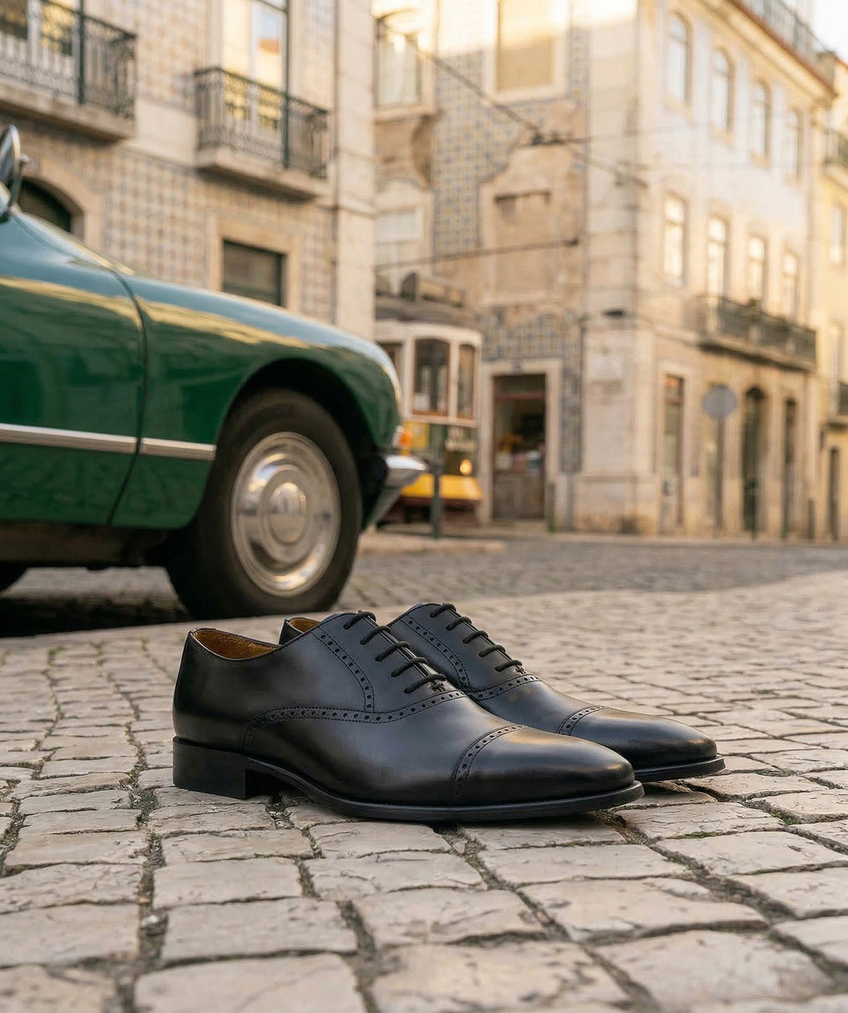 PHAREL Oxford Black