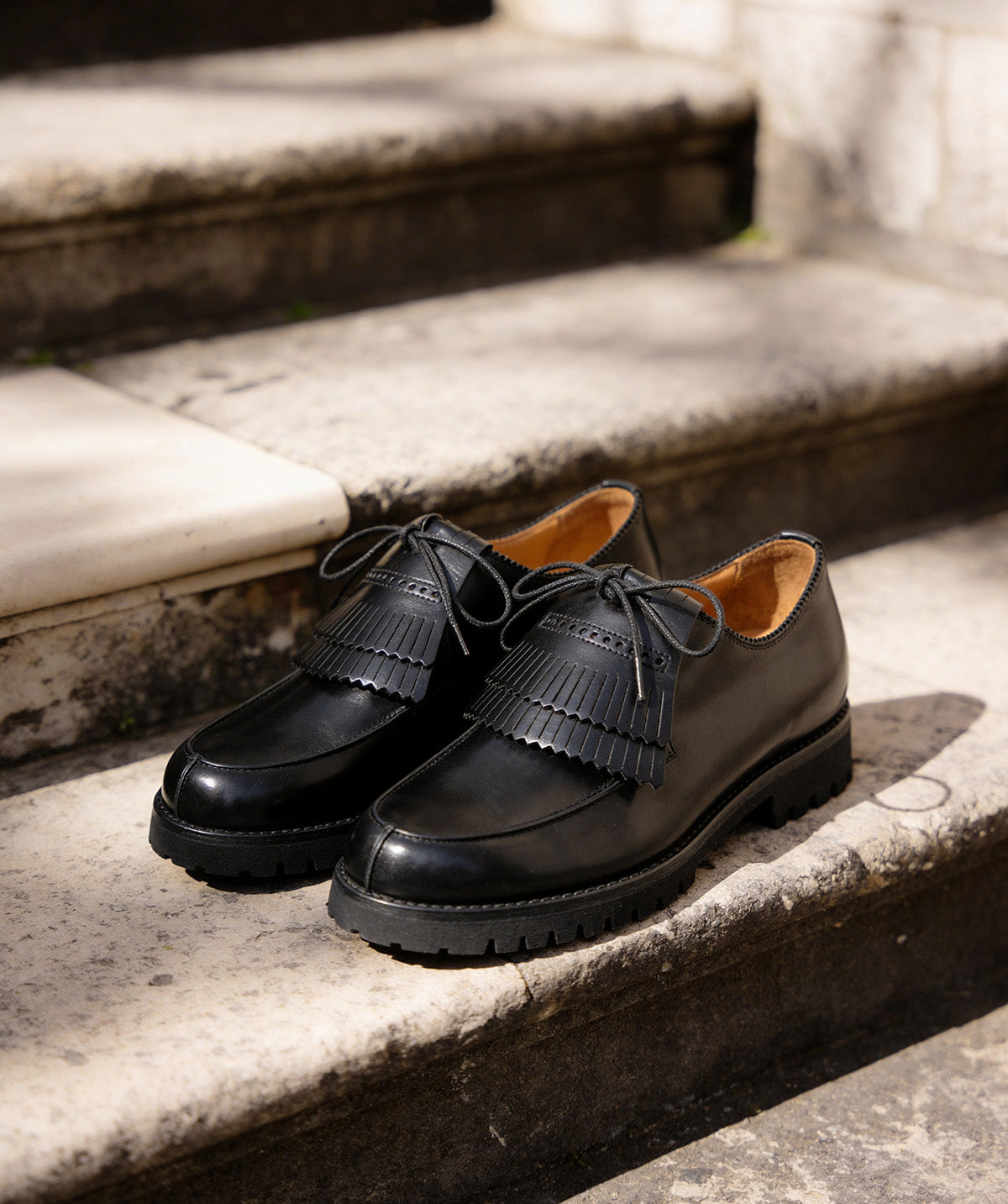 LEONIE Derbies Black
