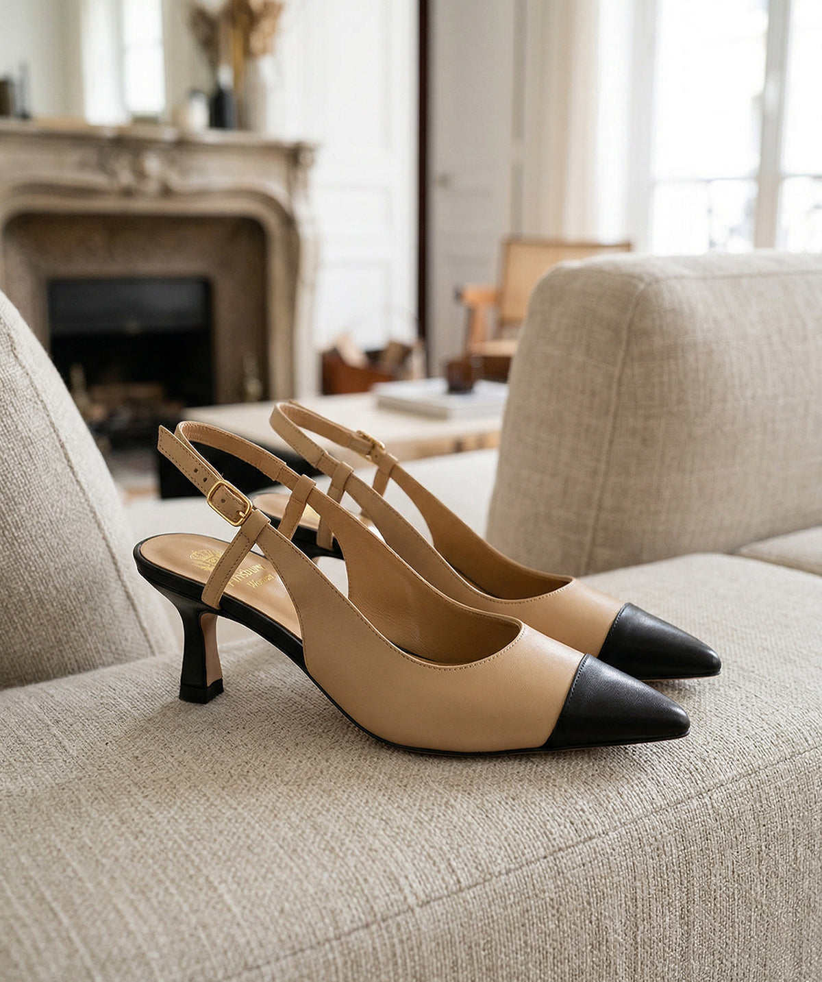 CAPRI Pumps Beige and Black