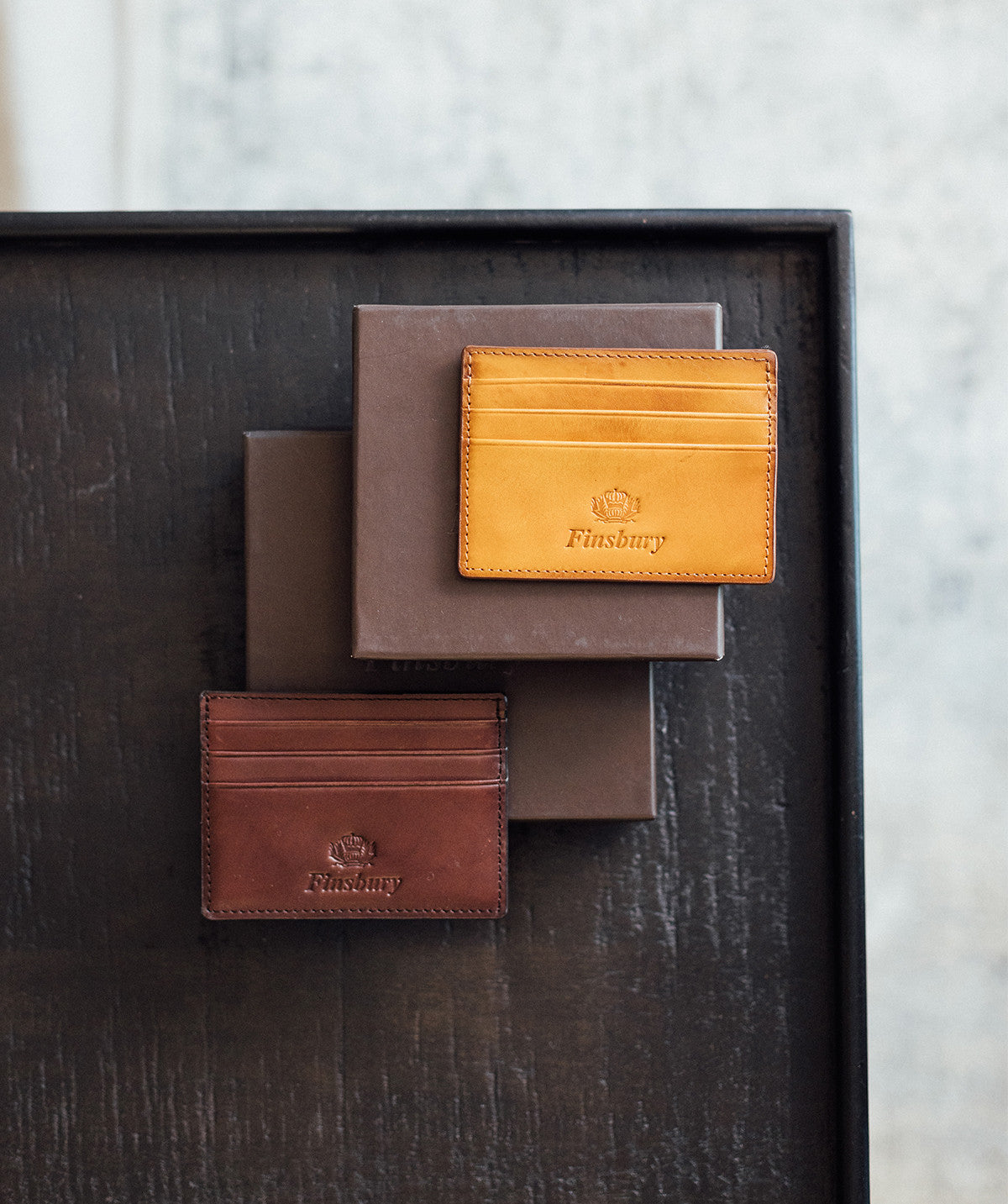s/files/1/0898/2354/3633/files/porte-cartes-cuir-marron-patine.jpg_v_448924032769-4_892dff45-5afc-4026-81a2-81c71a741948.jpg?v=1745531535
